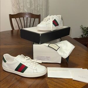 Gucci White and Green Ace Sneakers 👟